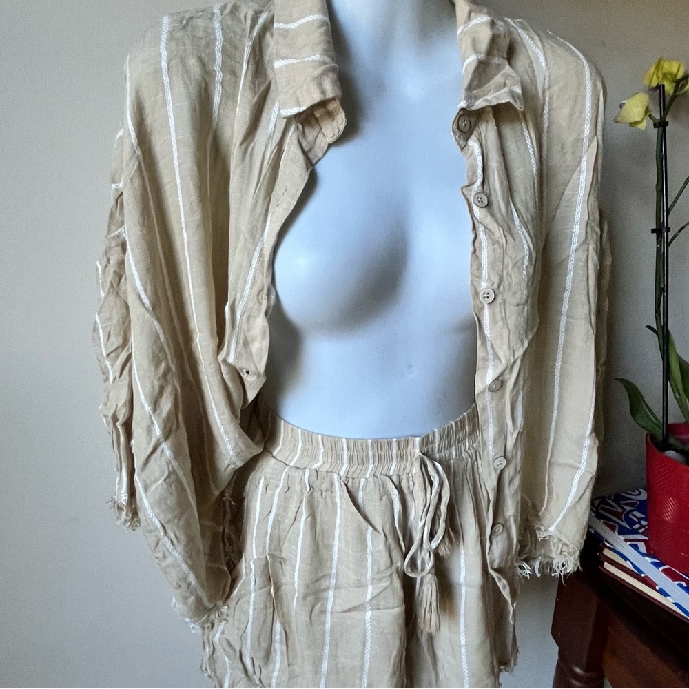 Mustard seed beige and cream, striped short set fringe hem size small